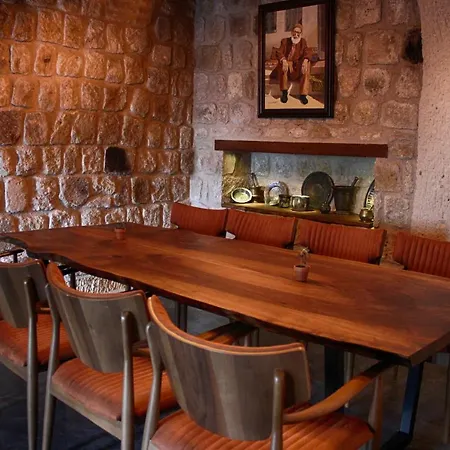 Szálloda 1811 Cave 4*