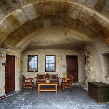 Szálloda 1811 Cave 4*
